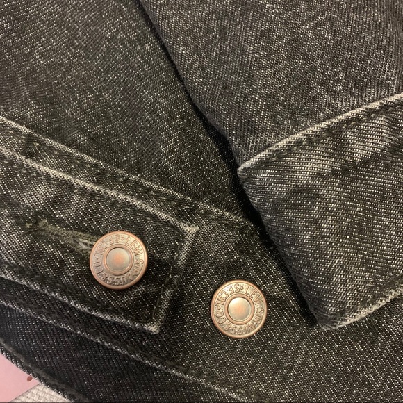 Levi’s Fringe Trucker Denim Jacket - Picture 11 of 12